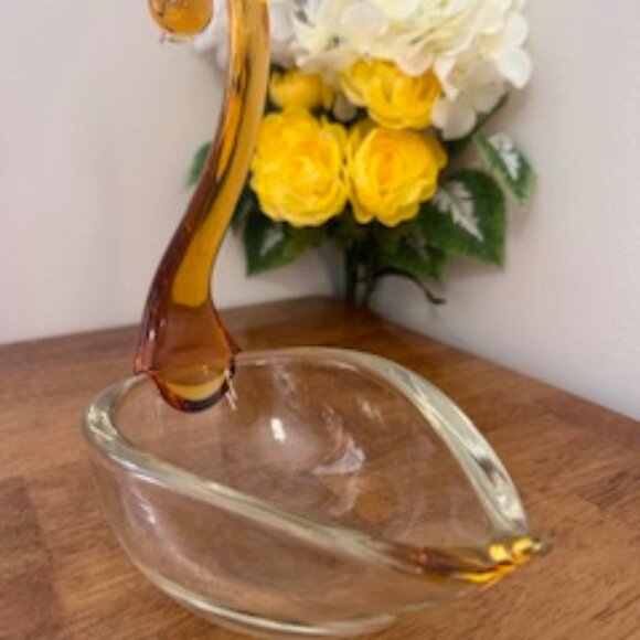Vintage Murano Glass Swan Figurine – Elegant Amber and Clear Design - Picture 7 of 7